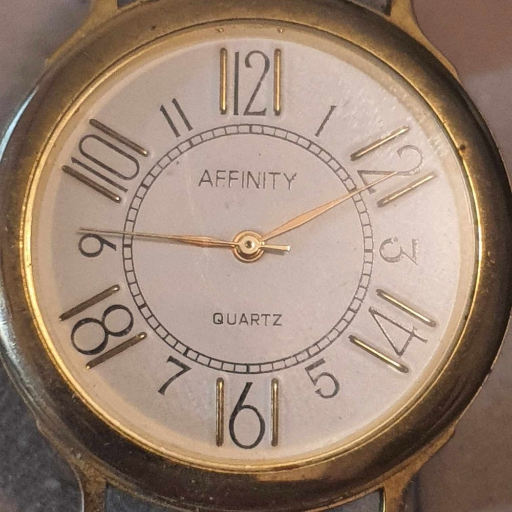 🦋10/$20🦋 Affinity Goldtone/White Leather Women's Watch